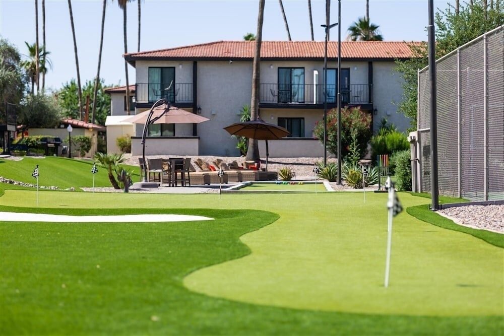 135 Fully Furnished amenities galore — 4-Star Luxury Hotel in Scottsdale, United States