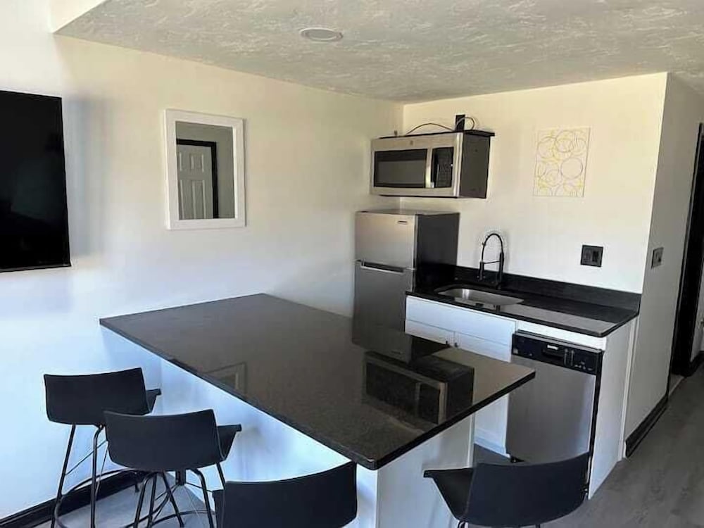 Harborside Suites - photo 18