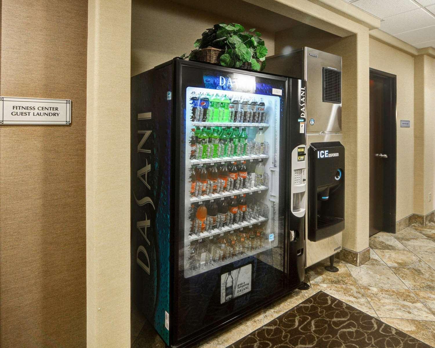 Comfort Suites Arlington - photo 27