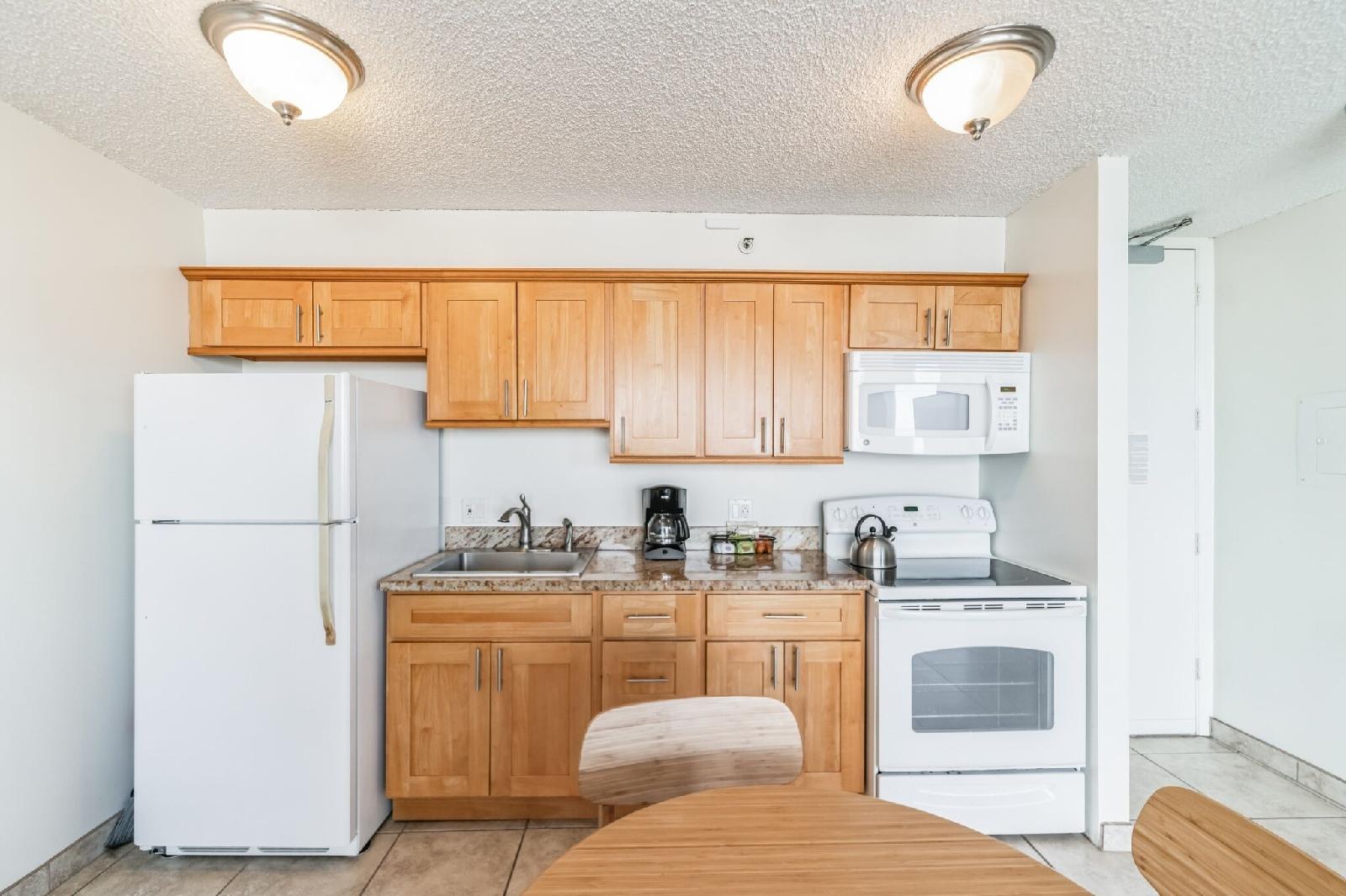 Waikiki Banyan Condo With Panoramic 37th Floor Ocean Views by Koko Resort Vacation Rentals - photo 16