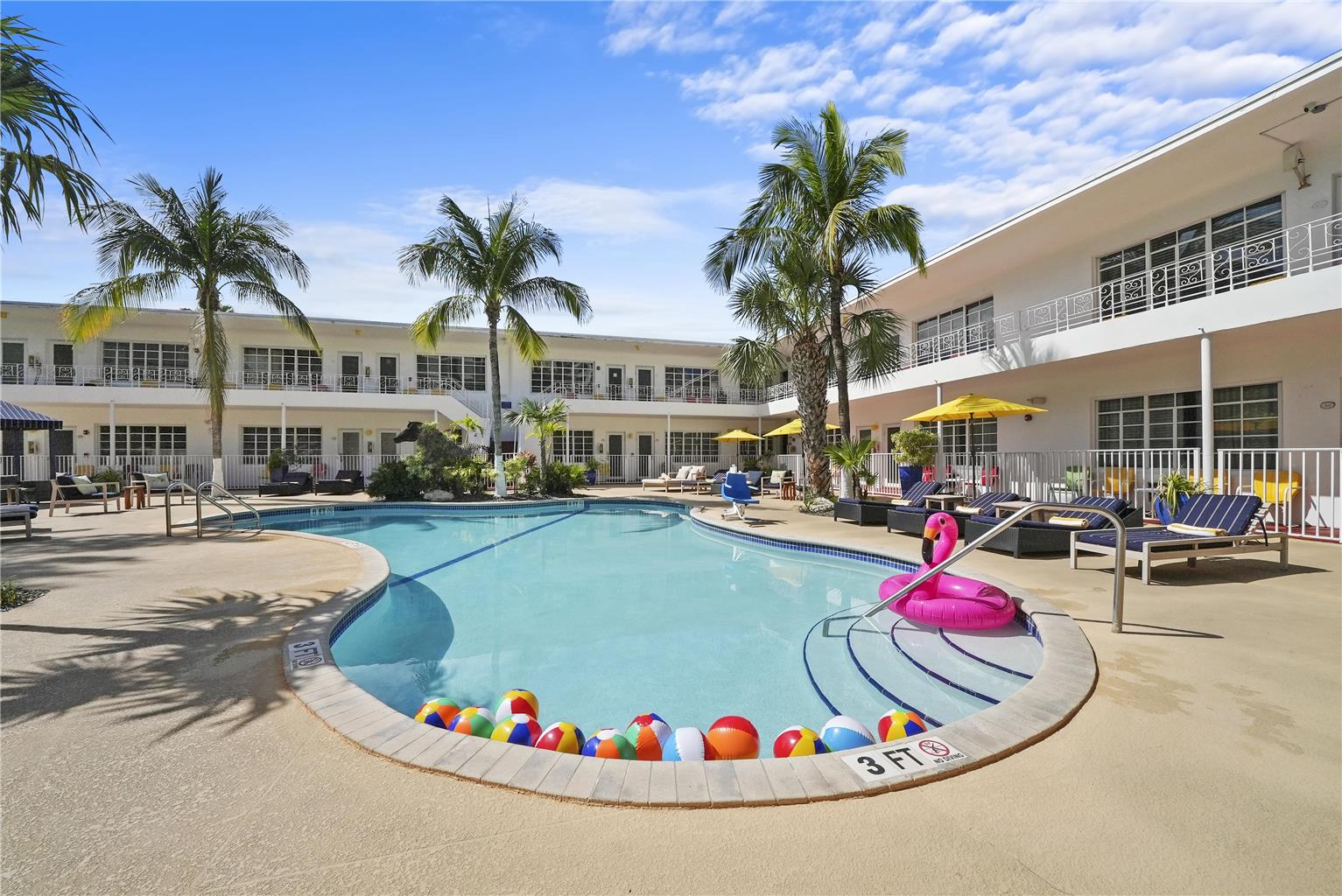Tradewinds Apartment Hotel - photo 6