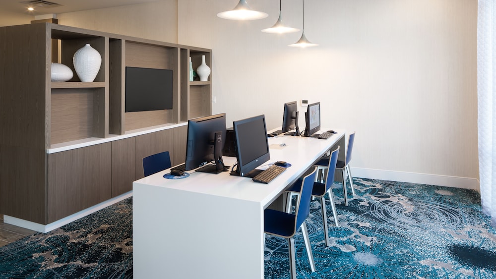 Holiday Inn Express & Suites Orlando at SeaWorld by IHG - photo 39