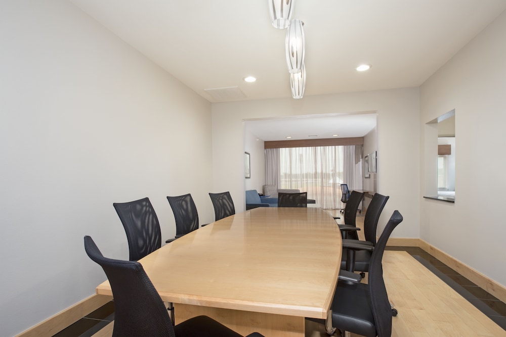 Holiday Inn Express & Suites Amarillo by IHG - photo 36