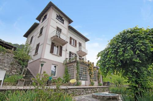 Villa Oleandra Vip Suites with Garden&Swimming Pool — 4-Star Luxury Hotel in Dizzasco-Biazzeno, Italy