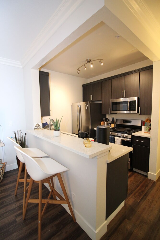 La Westwood Deluxe Suites - photo 11