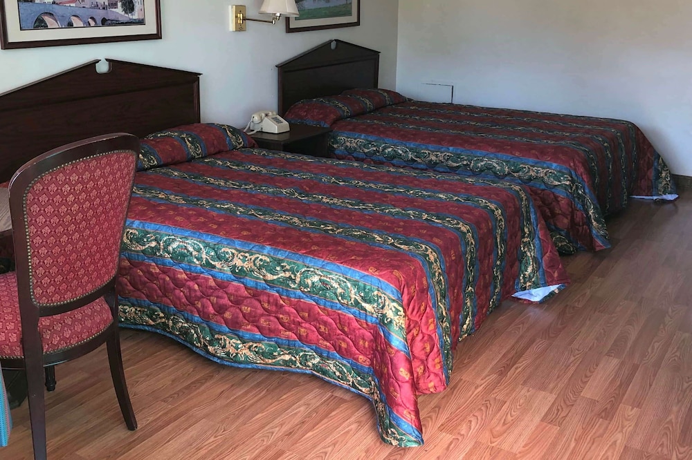 Knights Inn Selma - photo 9