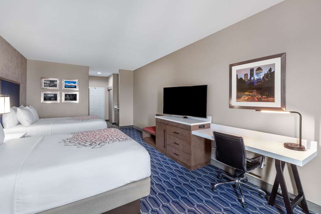 La Quinta Inn & Suites by Wyndham Houston Channelview - photo 21