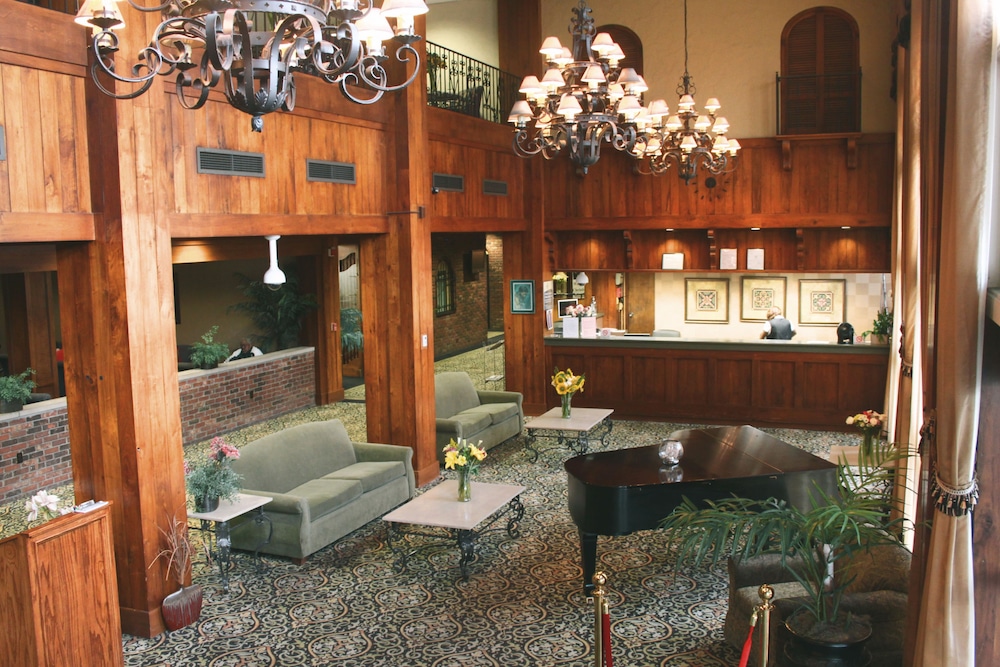 Hotel Louisville — Louisville