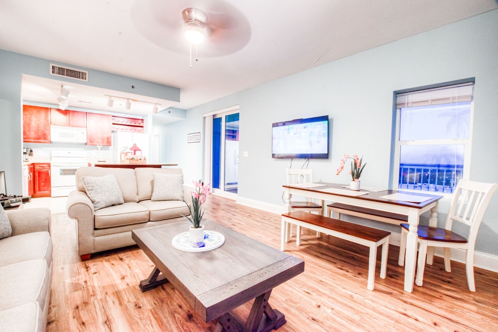 Laketown Wharf Resort by Aneliya's Rentals - photo 621