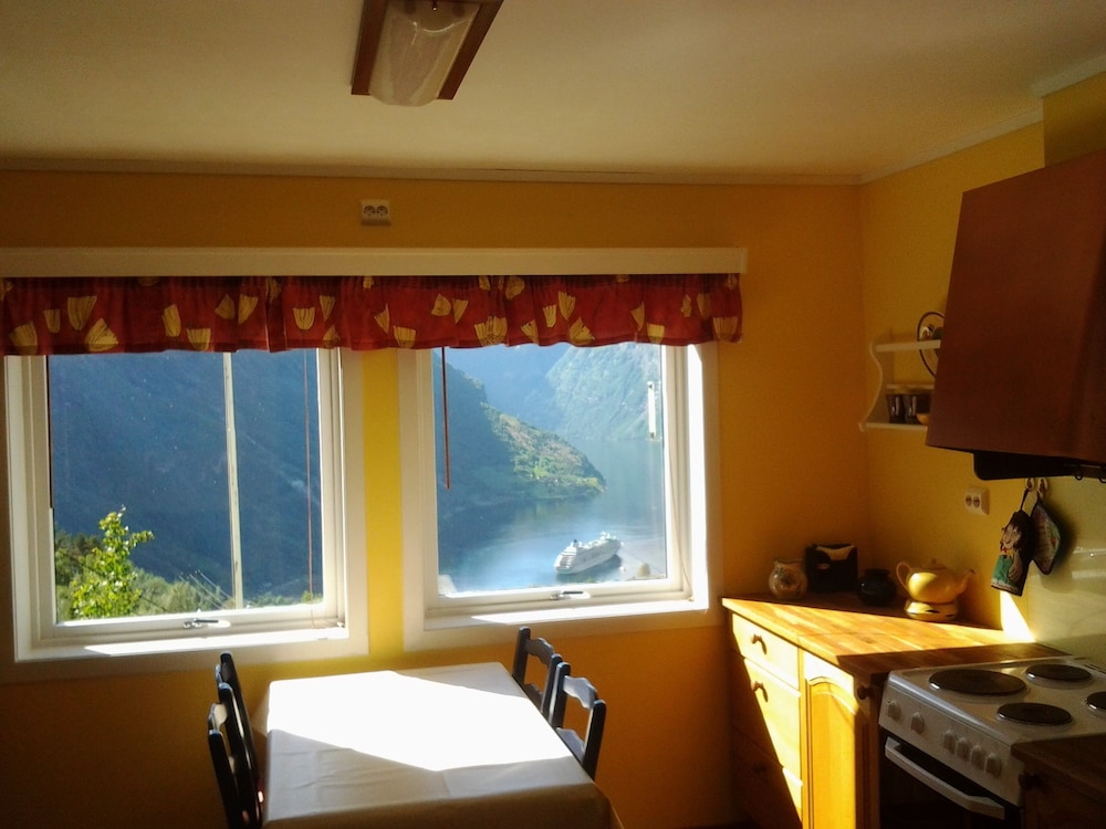 Lunheim in Geiranger - carbon neutral hotel in Stranda