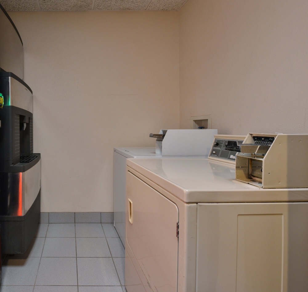 Red Roof Inn Clyde - photo 18