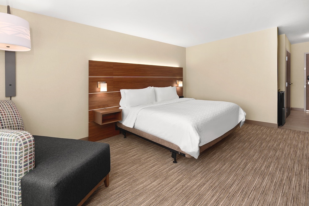 Holiday Inn Express & Suites Suisun City by IHG - photo 10