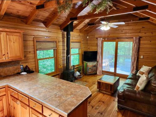 Secluded Getaway with Private Hot Tub — Wildwood — photo 5