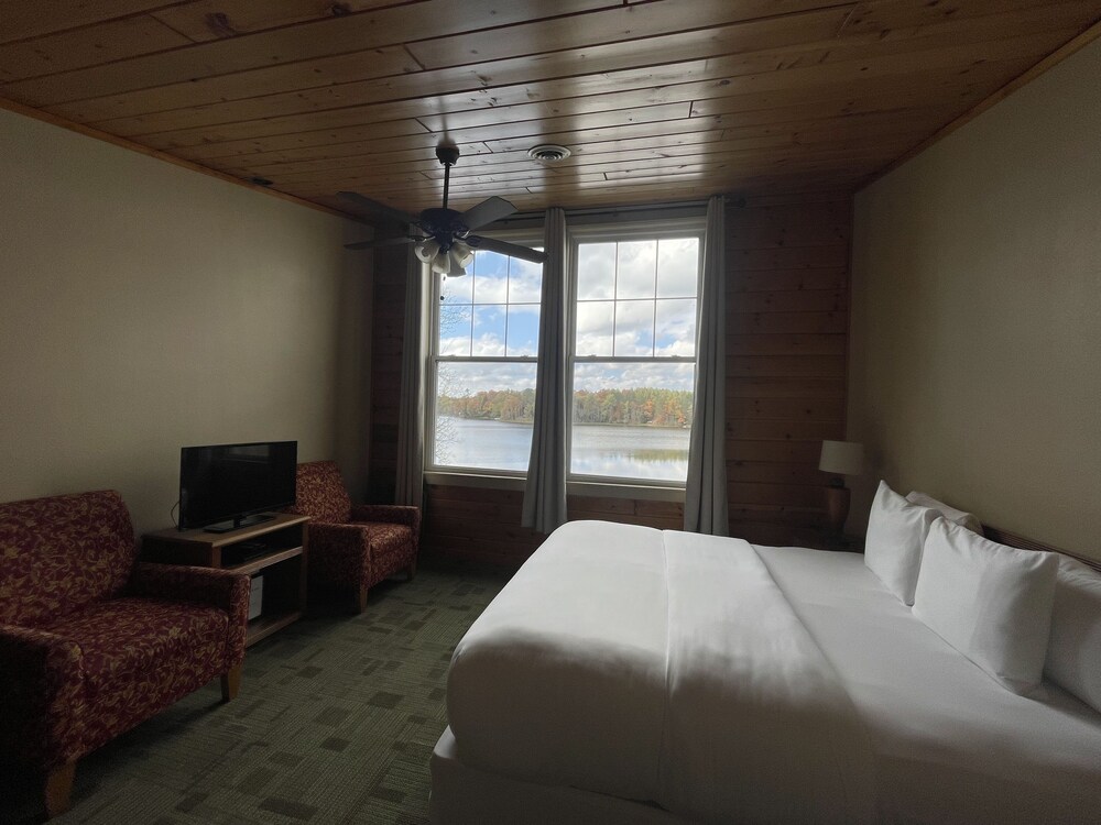 Hanging Horn Lakeside Resort - photo 53