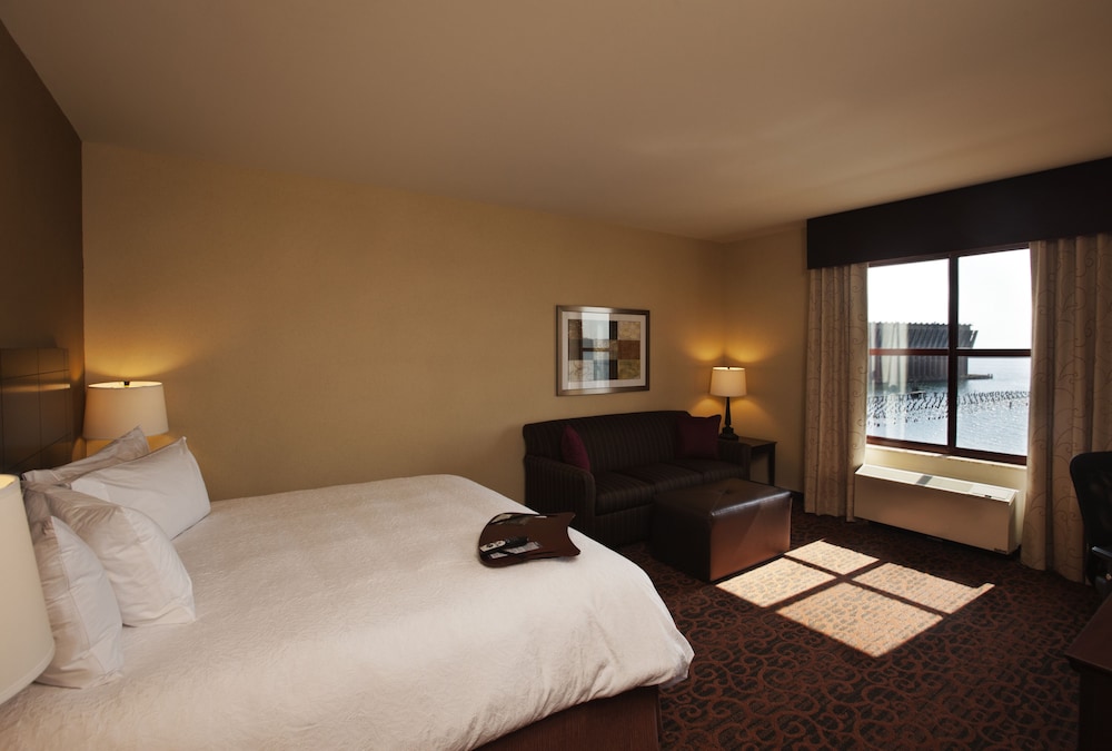 Hampton Inn Marquette Waterfront - photo 7