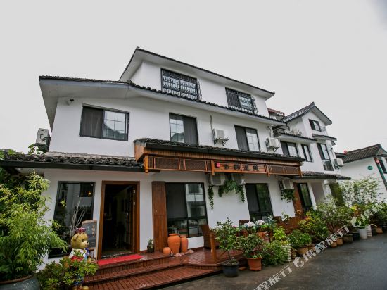 Guyun Courtyard Hostel