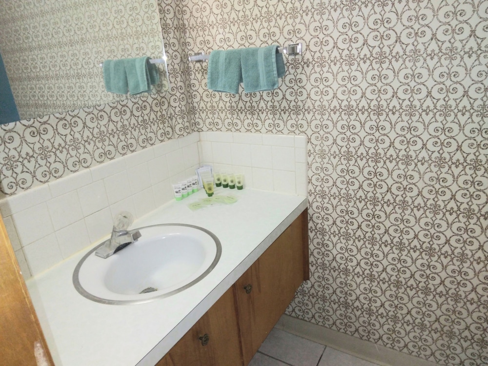 Capri Motel - photo 25