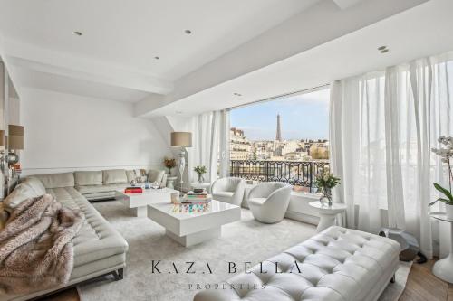 KAZA BELLA Trocadero amazing Eiffel tower view