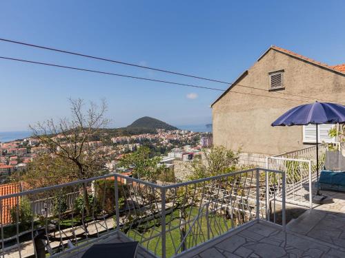 Apartment Mili Two Bedroom Apartment with Terrace and Sea View Sinjska 15
