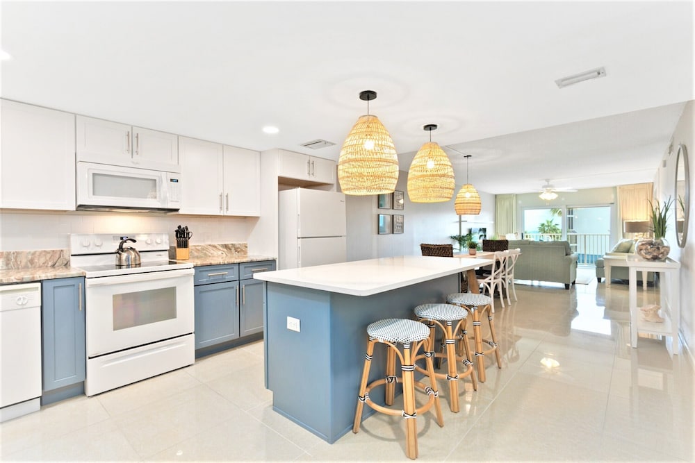 Cocoa Beach Towers by Happy Palm Stays - photo 53