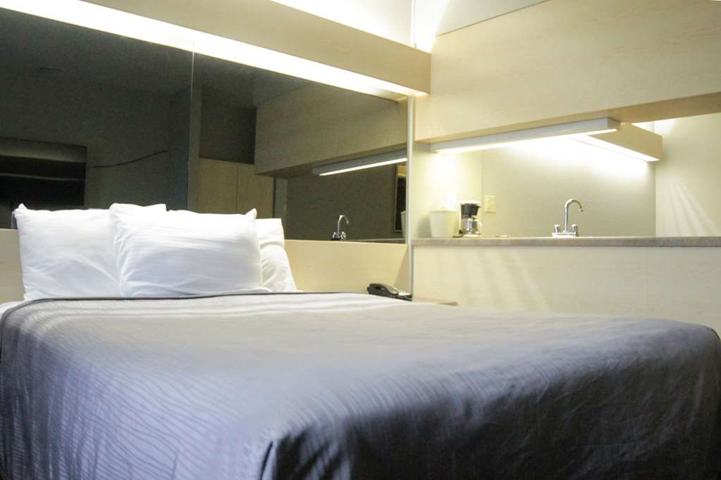 Americas Best Value Inn & Suites Jackson TN - photo 11
