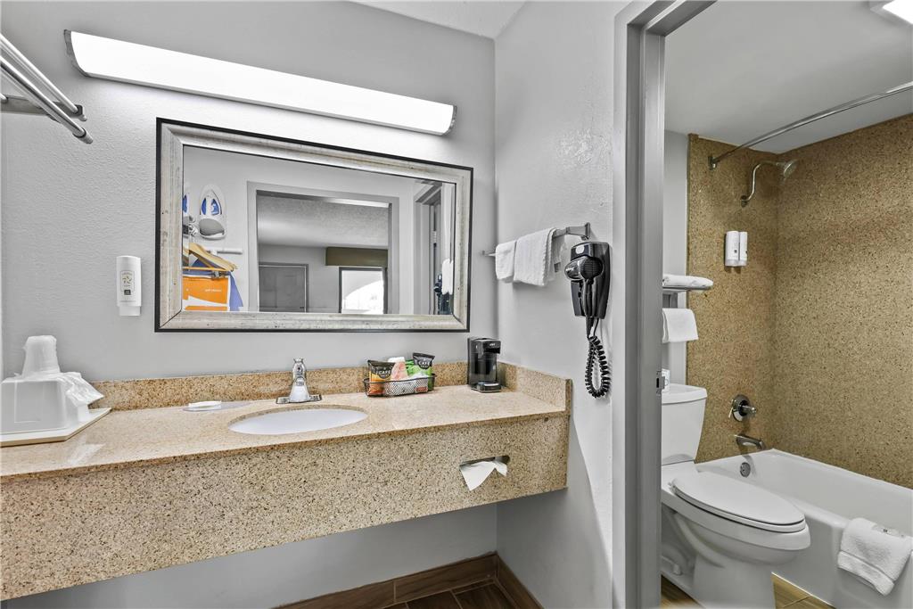 Quality Inn Bowling Green South - photo 26