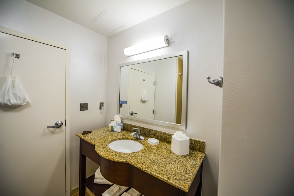 Hampton Inn South Kingstown Newport Area - photo 34