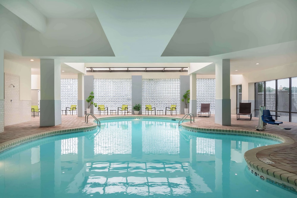 Embassy Suites Hotel Charlotte - photo 33