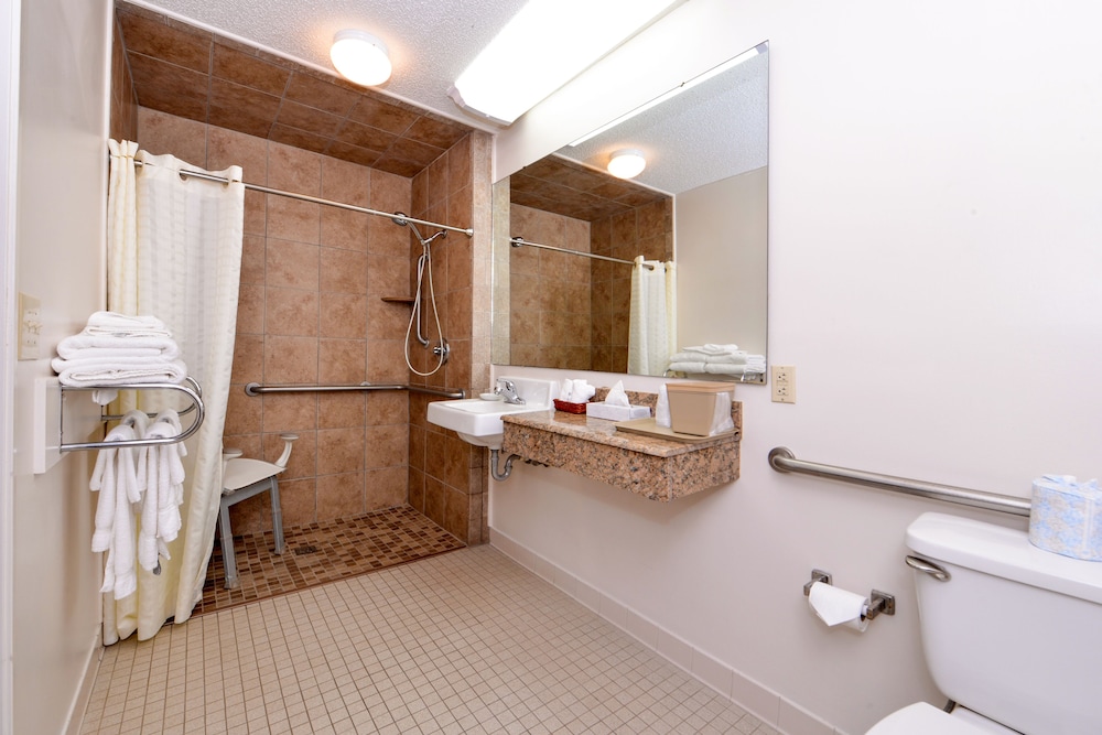 Briarwood Inn Of Geneva - photo 16
