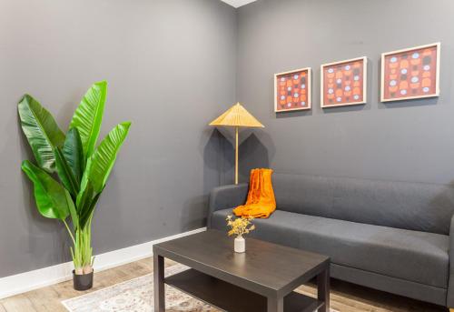 4BR 3Bath Home WDParkingYard Sleeps 10 — 4-Star Luxury Hotel in Philadelphia, United States