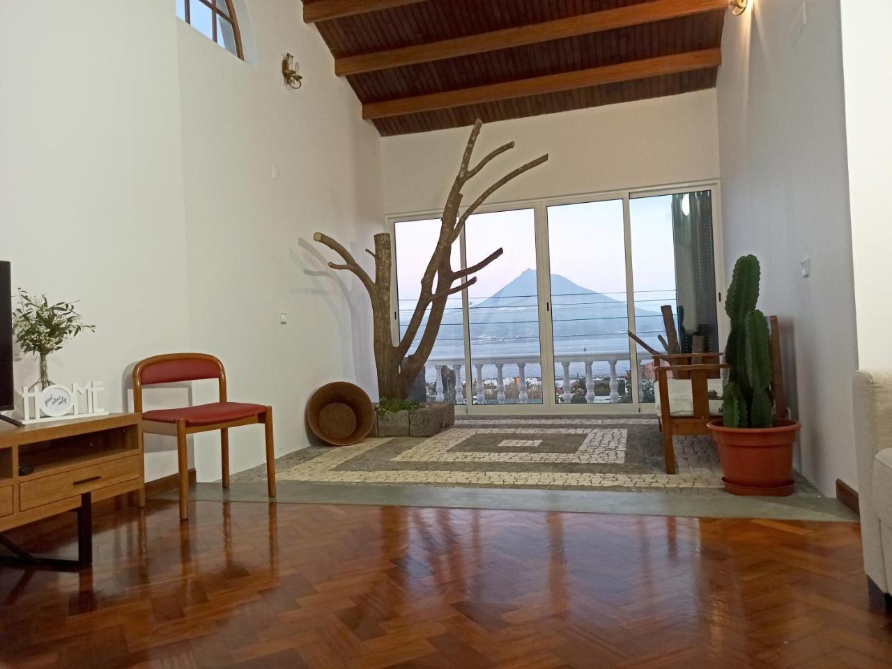 Dutra’s House — Horta — photo 2