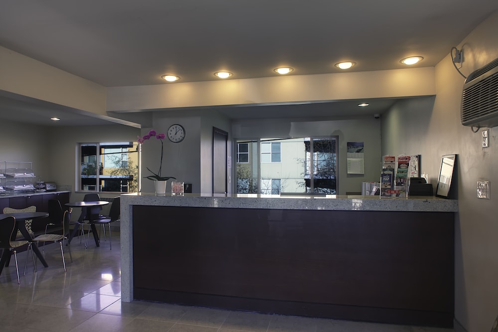 Aladdin Inn & Suites - photo 5