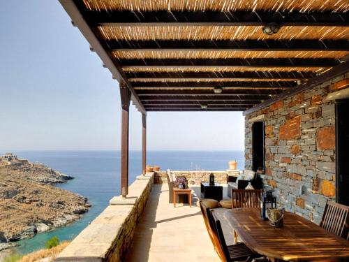 Breathtaking seafront villa in Kea — 4-Star Luxury Hotel in Kea, Greece
