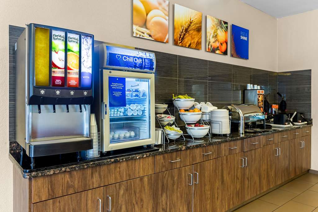 Comfort Suites Grayslake near Libertyville North - photo 38
