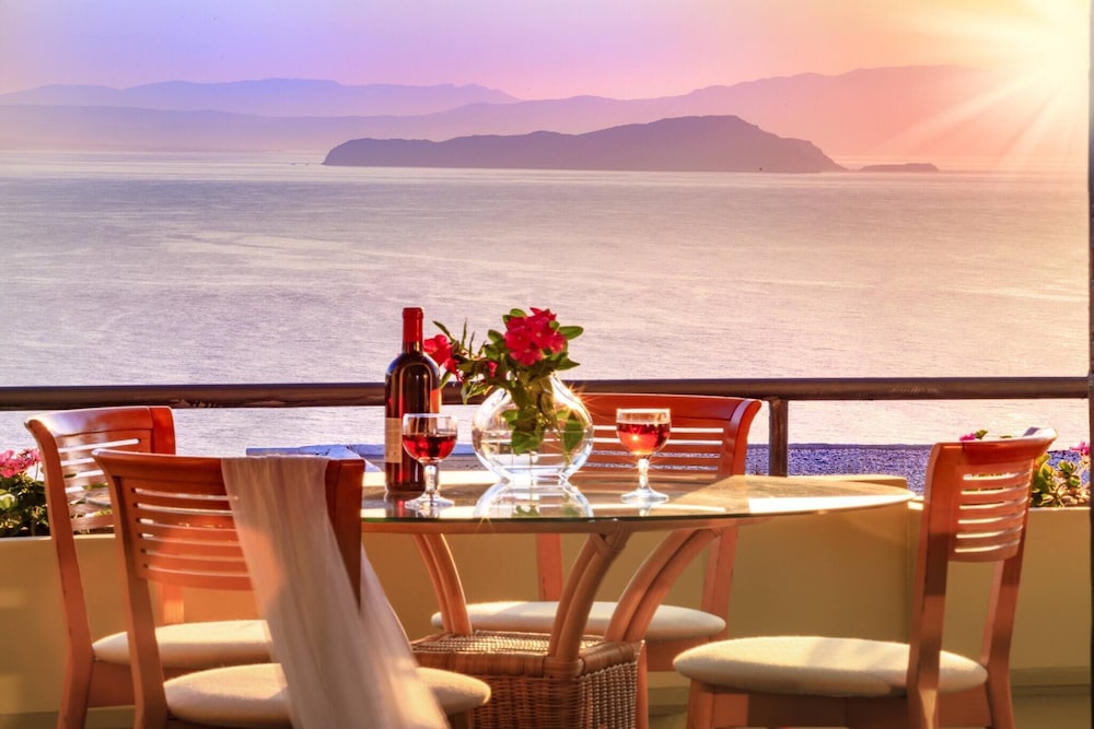 Koralia Chanias Card Postal Villa Majestic View — 4-Star Luxury Hotel in Chania, Greece