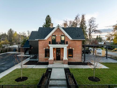 Experience the Romance of The Historic Rouse House — 4-Star Luxury Hotel in Bozeman, United States