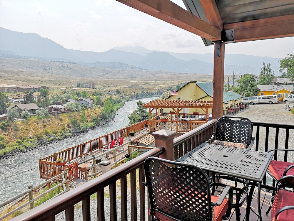 Yellowstone Riverside Cottages - photo 74