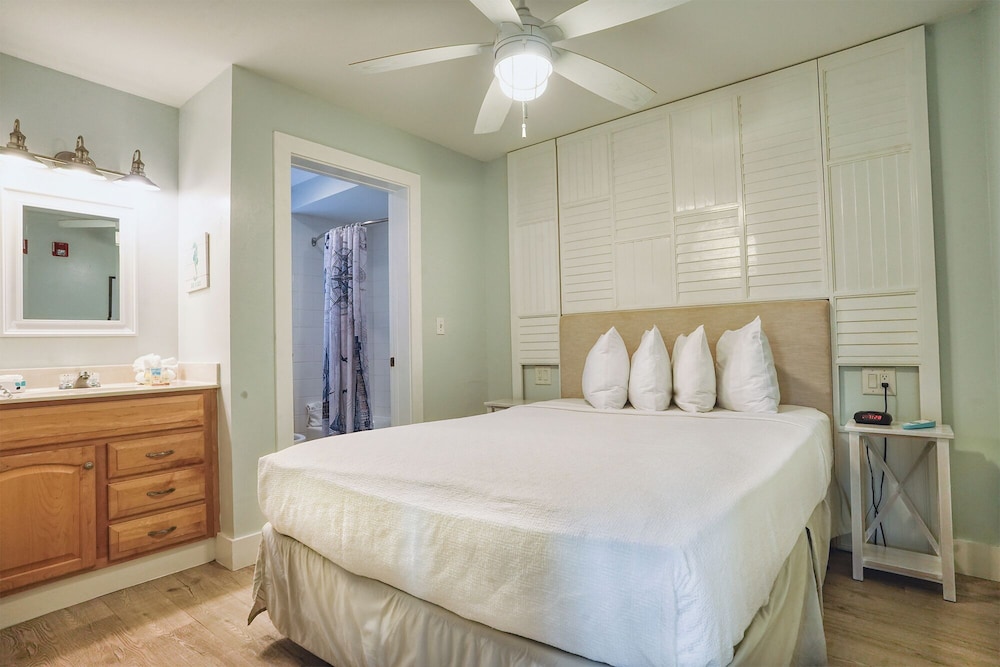 Lighthouse Resort Inn & Suites - photo 16
