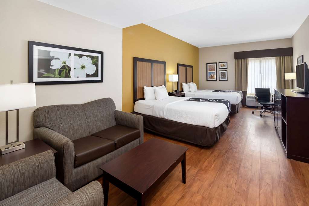 La Quinta Inn & Suites by Wyndham LaGrange I 85 - photo 10