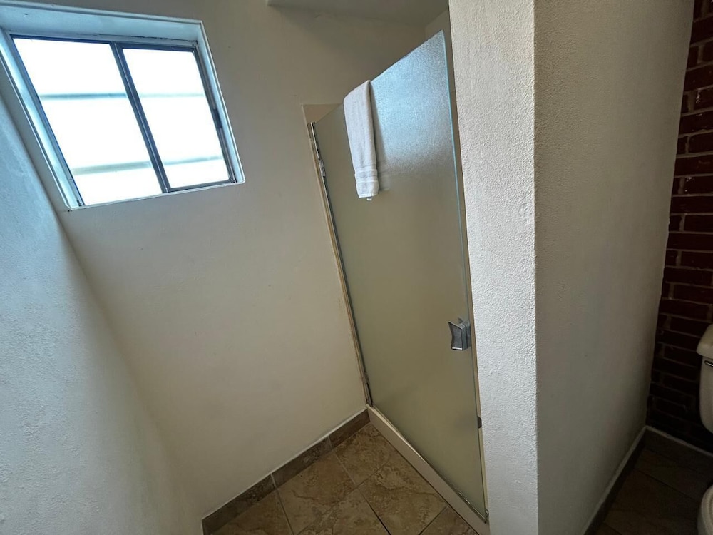 Travelers Inn by OYO Longview Kelso - photo 7