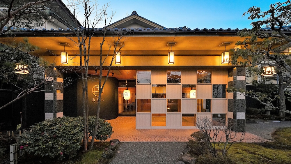 Awazu Spa Tourist Hotel Kitahachi — Komatsu