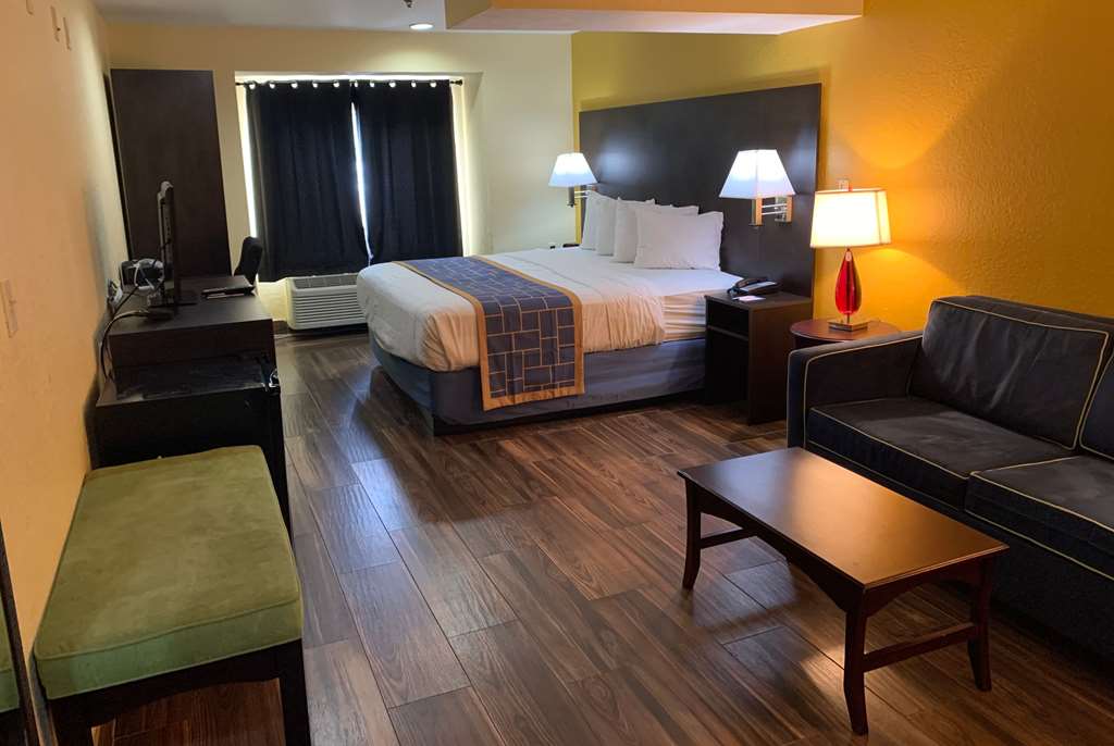 Days Inn & Suites by Wyndham Tampa Raymond James Stadium - photo 22