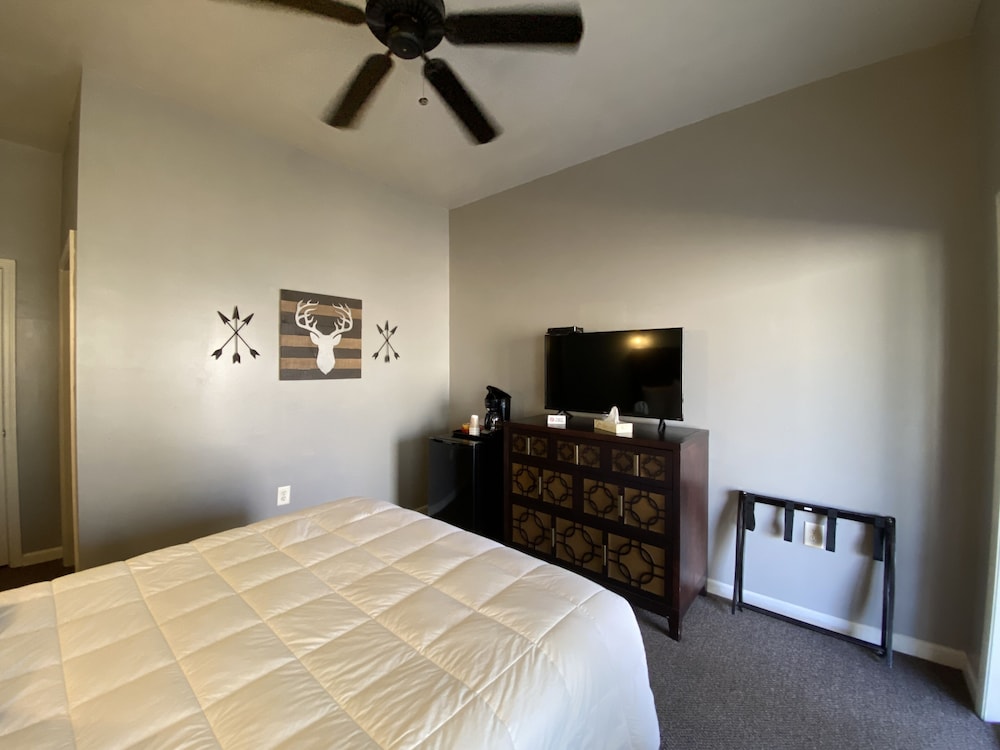 Copperhead Lodge and Resort Cabin Rentals - photo 2