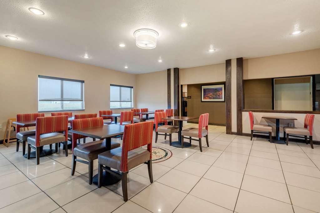 Comfort Inn Warren I 69 - photo 34