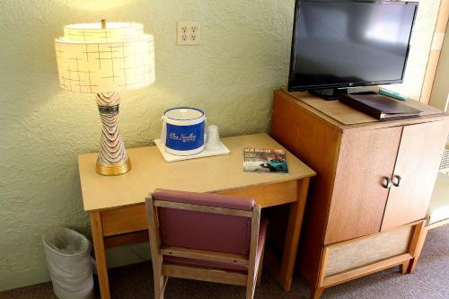 Blue Swallow Motel - photo 16