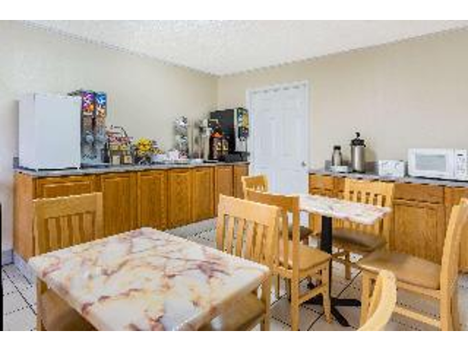 Super 8 by Wyndham Ashland Richmond - photo 3