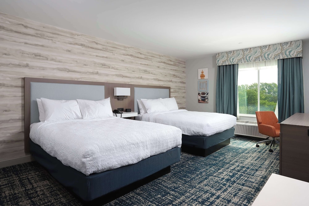Hampton Inn & Suites Manistee Waterfront - photo 6