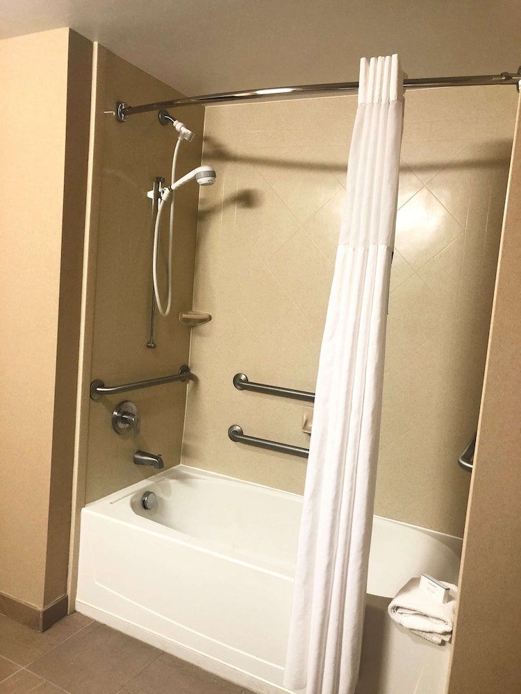 Hampton Inn & Suites Norfolk Airport - photo 20
