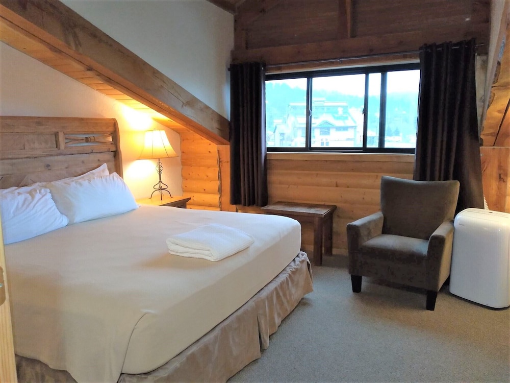 The Boulder Creek Lodge - photo 20