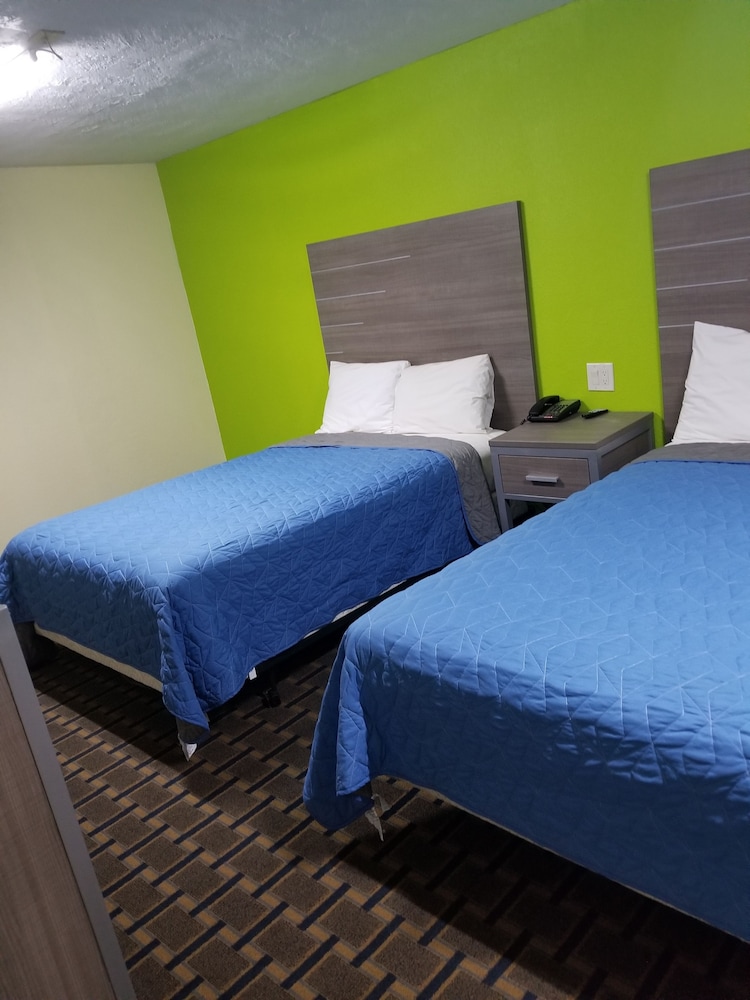 AmeriStay Inn &Suites - photo 8